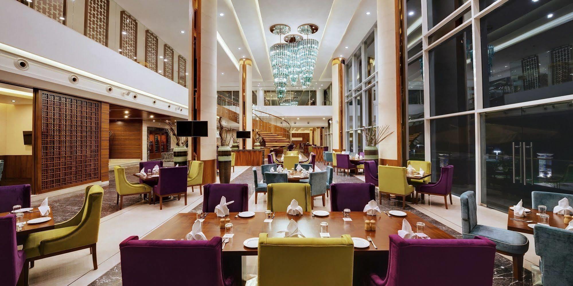 Hotel Sayaji Kolhapur Esterno foto